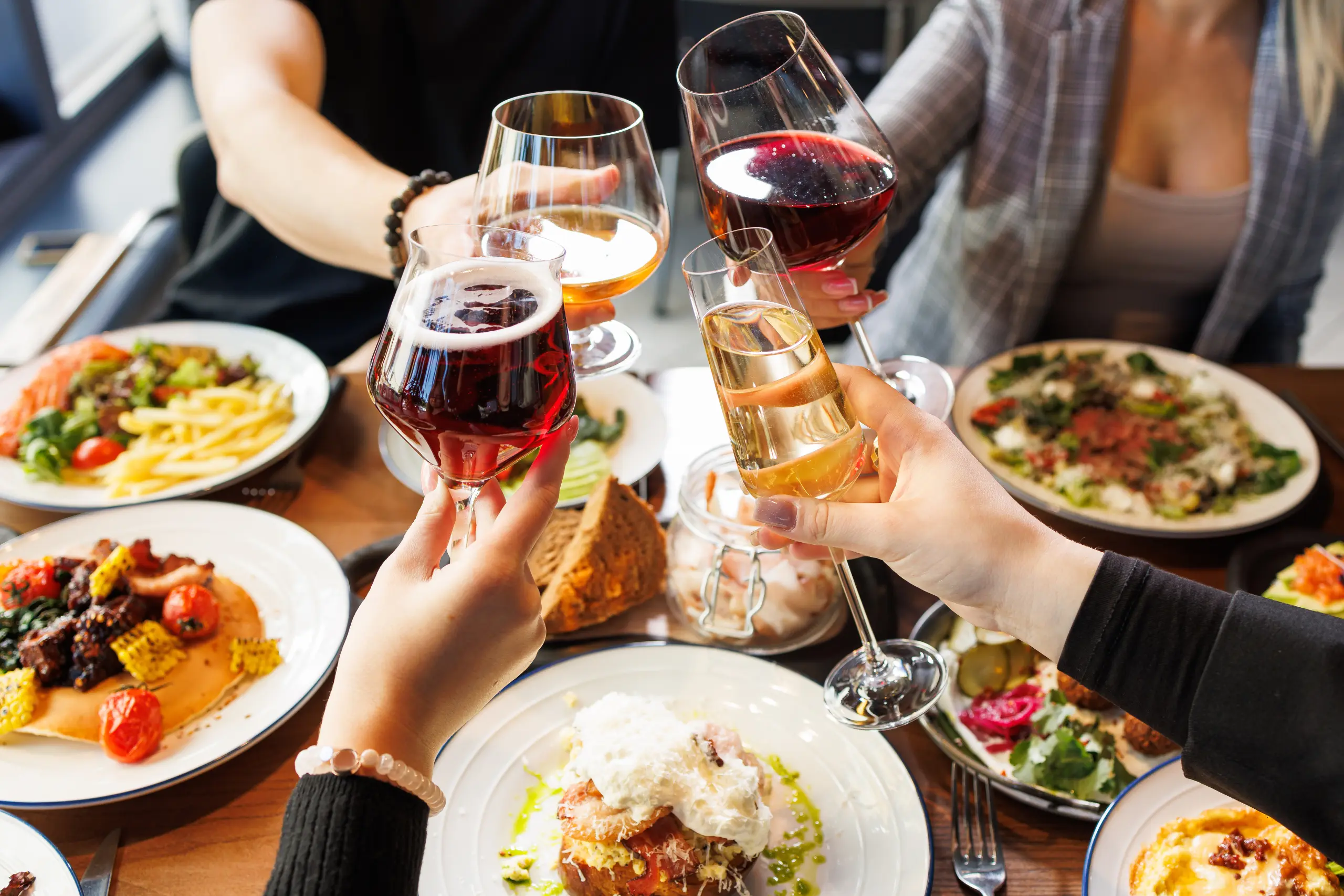 A restaurant in Singapore discussing with dantiv on SEO