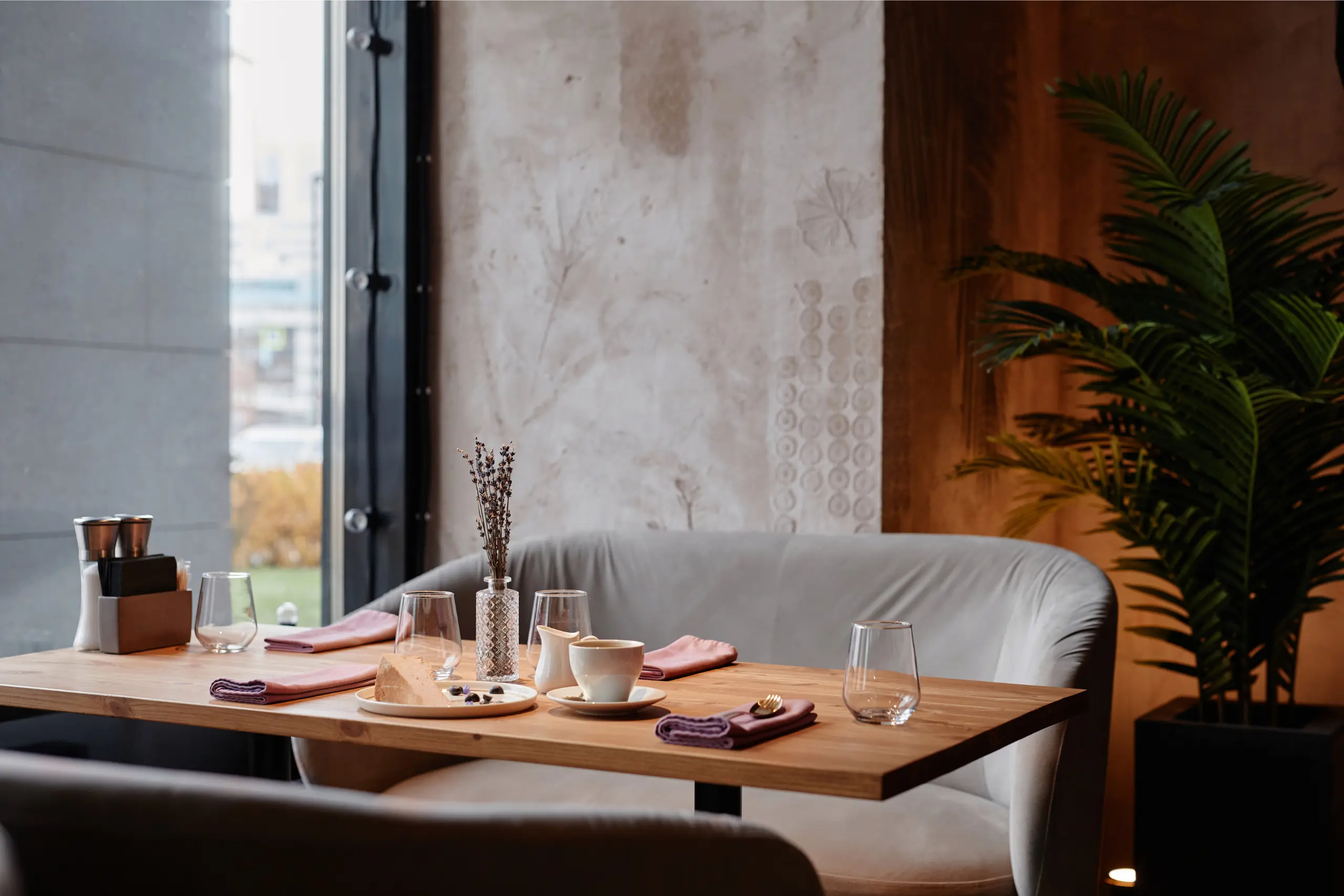 dantiv working on SEO for a Singapore restaurant
